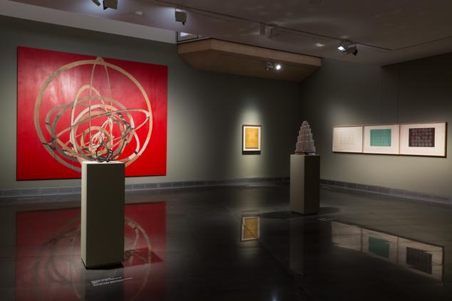 En un edificio creado por Rafael Moneo en la Universidad de Navarra, apuesta por la creación unida a las artes escénicas. Alberga la colección de María Josefa Huarte, con obras de Tapies, Oteiza, Palazuelo o Rothko, y el espacio del fotógrafo Ortiz Echagüe. Hasta el 28 de agosto, puedes disfrutar de la exposición Walking East, de Hamish Fulton, y hasta el 2 de octubre, de The Edge, de Álvaro Laiz. Además, programa teatro, música danza, talleres. (museounva.edu).