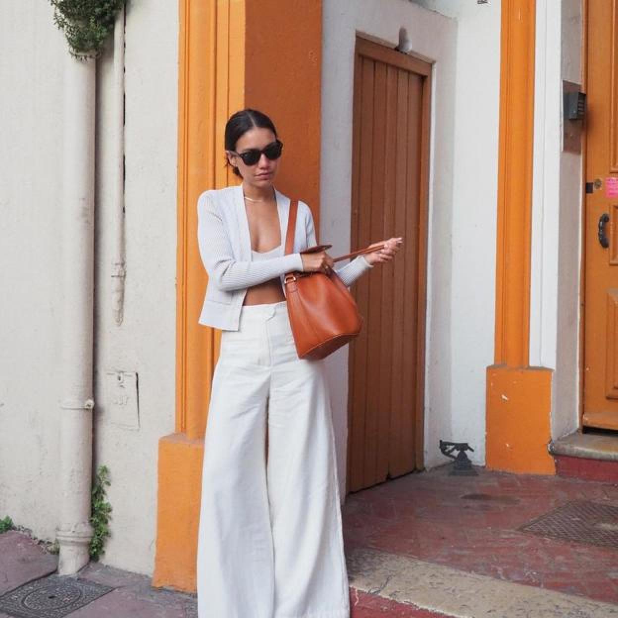 El pantalón de Mango Outlet en lino y algodón que sienta bien a todas y estiliza la zona de la cintura