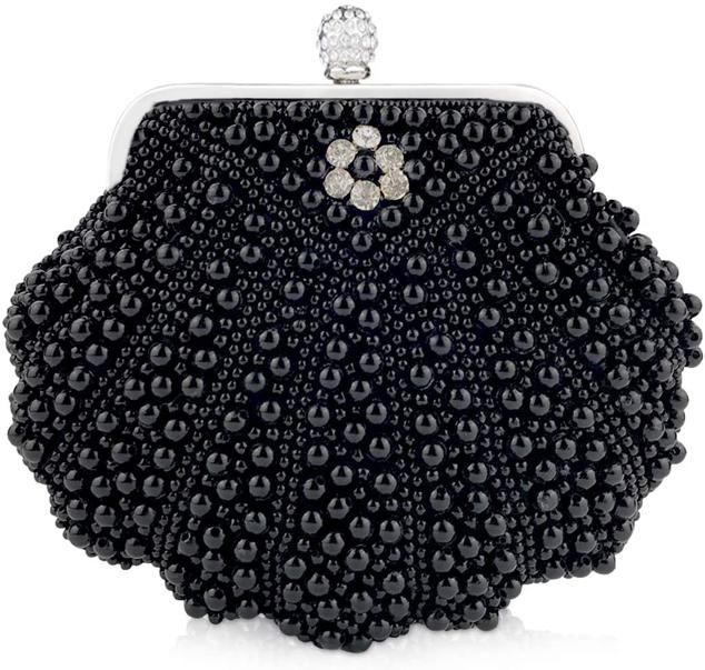 Elegante y testimonial al mismo tiempo. Este bolso es ajustable tanto al cuerpo por su calidad como para llevarlo a modo de clutch. Precio: 28,99 €.