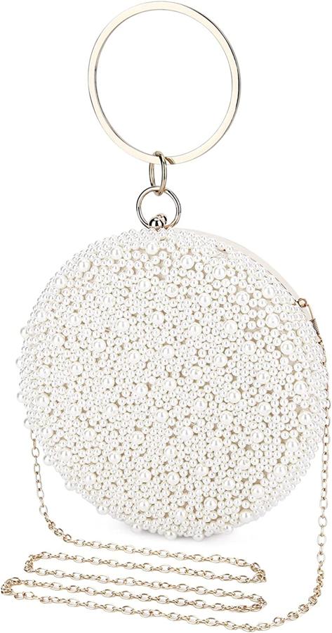 Perfecto para llevar en fiestas, sobre todo por su estilo monedero. Está hecho de satén, lo que le proporciona un elegante brillo exterior y gran consistencia. Precio: 29,99 €.