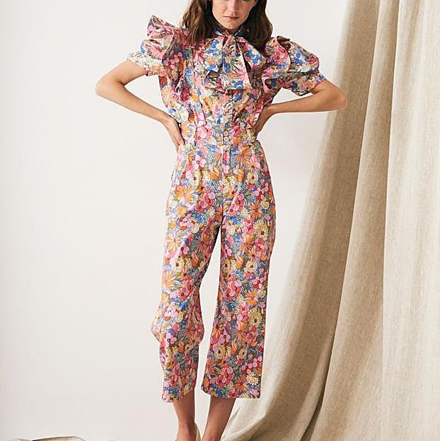 El peto de flores de Virginia Troconis es de Coosy.