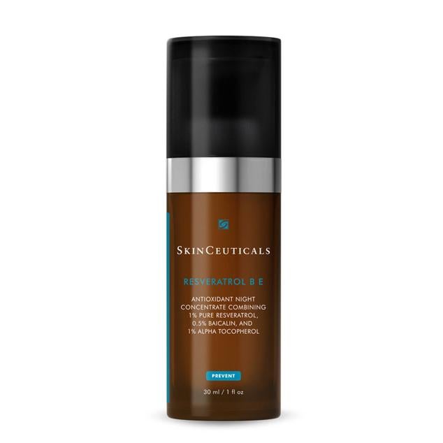 El Resveratrol B E de Skinceuticals es un concentrado antioxidante de noche formulado a partir de resveratrol puro que mejora de forma visible la luminosidad, arrugas y firmeza de la piel, a la par que protege contra la oxidación celular. Este se combina con un 0,5% de baicalina y un 1% de vitamina E para optimizar la eficacia antiedad, neutralizando los radicales, libres, reforzando las defensas y redensificando la tez. Cómpralo aquí