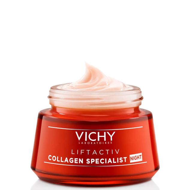 La crema LiftActiv Collagen Vitamin C Specialist Night de Vichy tiene acción antienvejecimiento y revitalizadora, que trabaja durante la noche para reparar la piel y despertar con un rostro iluminado y enérgico. Su fórmula emplea 15 minerales nutritivos correctores de los signos visibles de la edad, vitamina C, un biopéptido que favorece el colágeno y resveratrol para unificar tono, textura, así como corregir arrugas y líneas de expresión. Cómpralo aquí