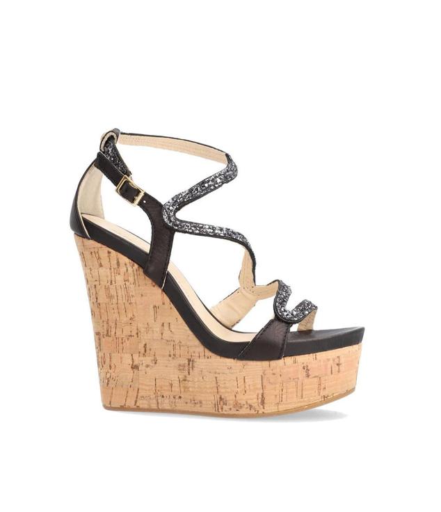 Estas en color negro de la marca Alpe han sido confeccionadas con piel y cuentan con un cierre de hebilla.  Cómpralo aquí