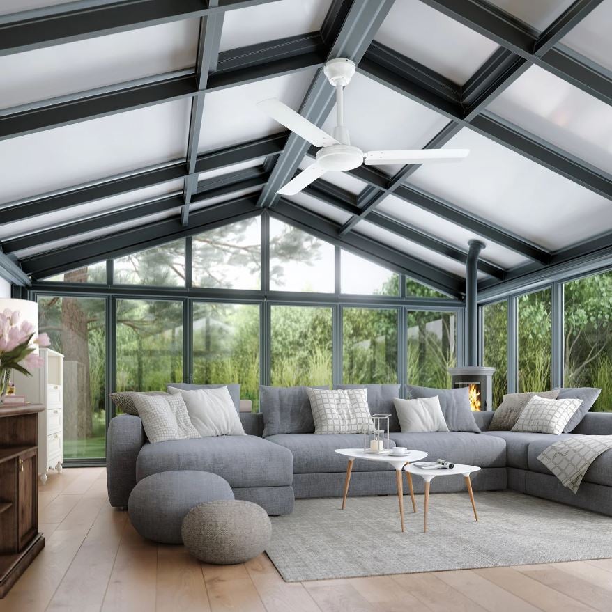 El ventilador de techo Saipan con 3 aspas y 3 velocidades lo podemos encontrar en Leroy Merlin por 34 euros y es perfecto para habitaciones de hasta 13 metros cuadrados.  Cómpralo aquí