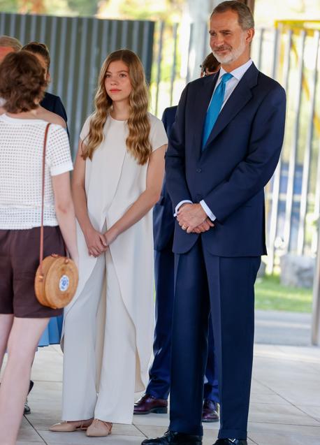 Imagen - La infanta Sofía con el rey Felipe. / GTRES