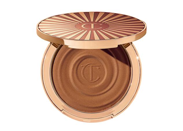 El Beautiful Skin Sun-Kissed Glow Bronzer de Charlotte Tilbury es un primier bronceador en crema.  Cómpralo aquí