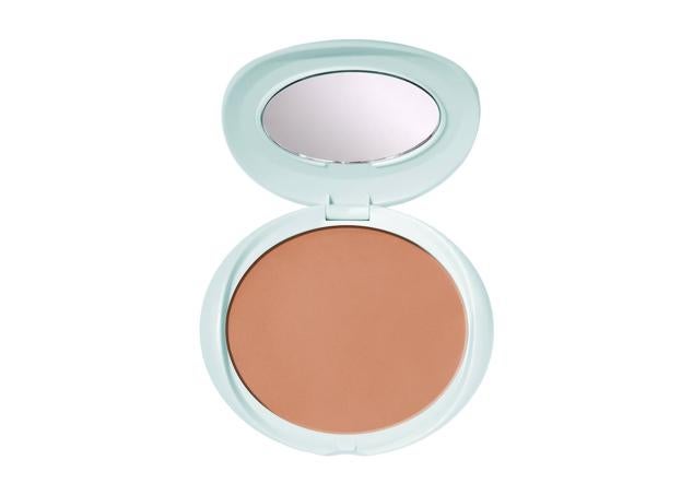 El SEA Breezy de Tarte tiene una textura aterciopelada y cremosa que se aplica fácilmente.  Cómpralo aquí