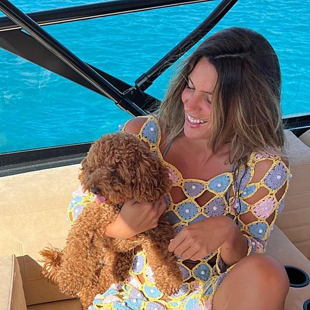 Hemos encontrado el vestido más bonito del verano: es de crochet, potencia el moreno y estas son sus copia low cost