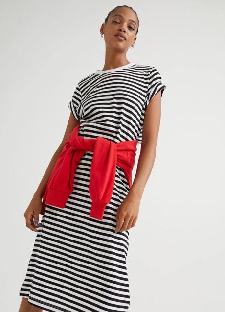 Imagen - El modelo de corte midi es de color blanco y negro