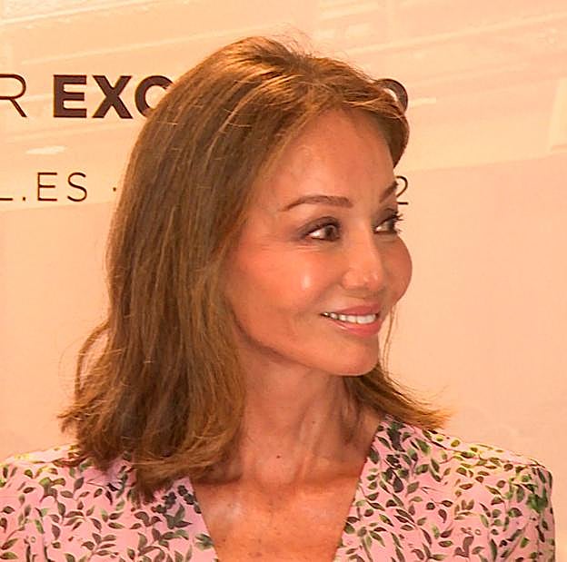 Isabel Preysler dice que este vestido de flores es el look de verano más elegante