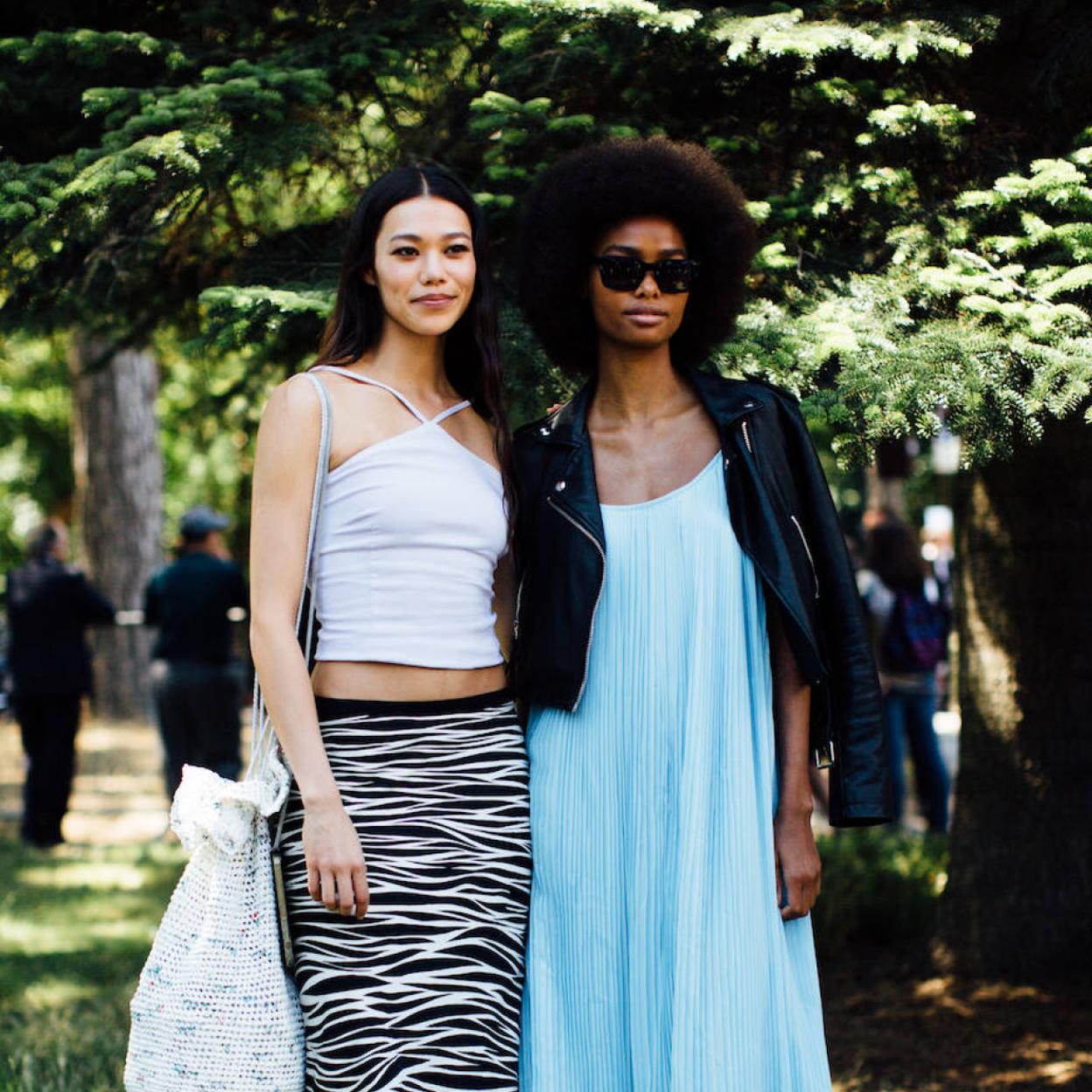 Pincha en la foto para ver los vestidos de estampado floral que lo tienen todo: fresquitos, cómodos y rejuvenecedores