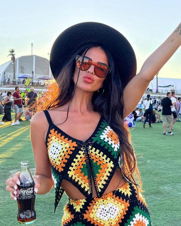 O también puedes hacerte esas mini trenzas en la zona del flequillo.