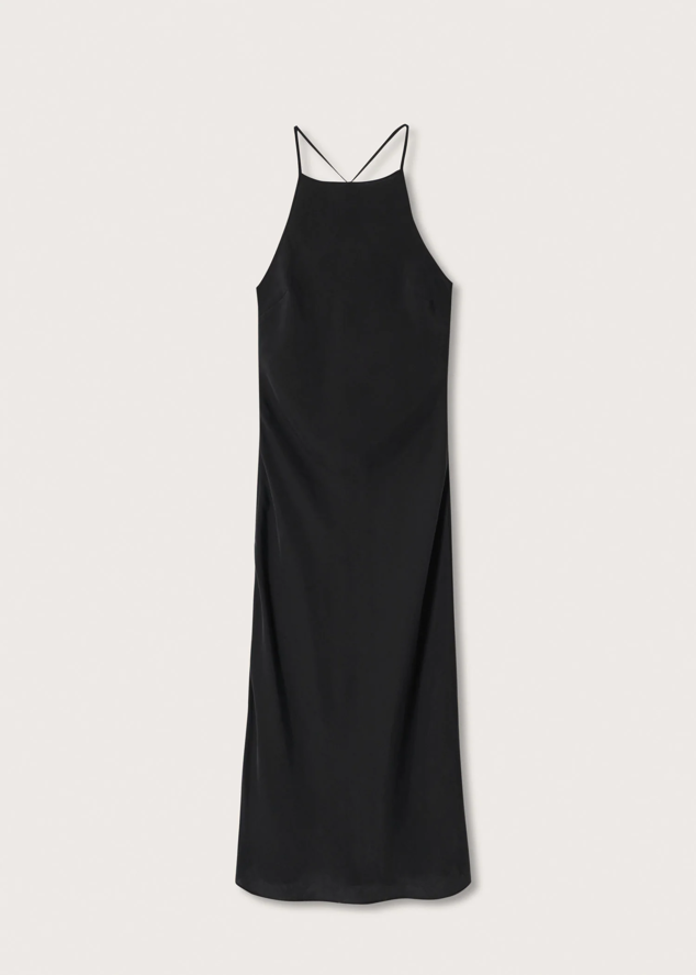 Diseño recto con cuello halter con estructura fluida. Una elección espectacular para cualquier cita formal o nocturna. Es de Mango. Precio: 39,99 €.