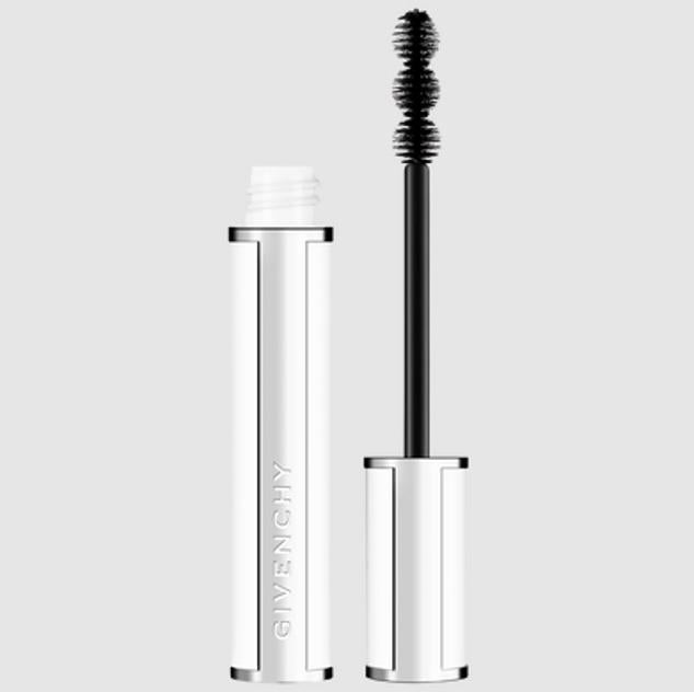 La máscara de pestañas Noir Couture Waterproof es un todoterreno que consigue volumen, longitud, curvatura y tratamiento en tan solo un paso. La fórmula se adhiere a las pestañas y resiste todo tipo de condiciones, incluso las más extremas. (35,99 euros)