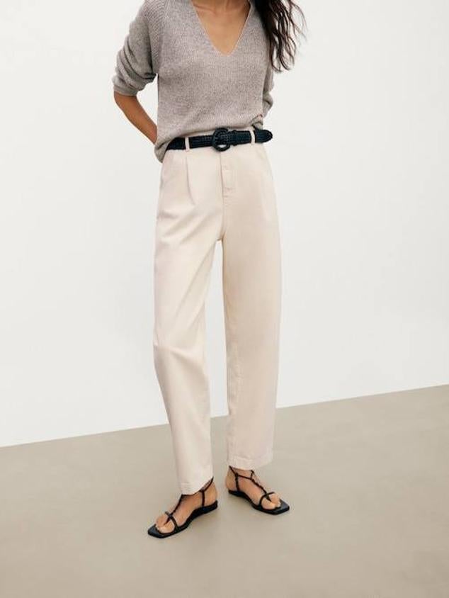 Estos pantalones de color crudo han sido confeccionados con un tejido 100% de algodón.