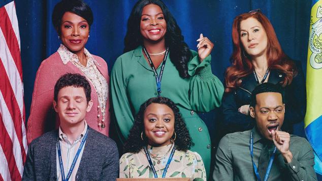La comedia de la temporada en Estados Unidos se ha colado en los premios Emmy con cuatro nominaciones, entre ellos el de Mejor Comedia. Al estilo mockumentary, esta sencilla propuesta sigue el día a día de un grupo de profesores que trabaja en una escuela pública en Philadelphia. En su reparto encontramos rostros veteranos como Sheryl Lee Ralph, a la que ya vimos en la secuela de Sister Act, y rostros nuevos como el de Quinta Brunson, creadora y actriz principal de la producción, a la que ha llegado desde Instagram.