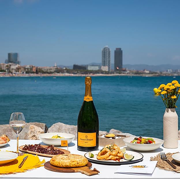 La terraza Sunny Seaside en Barcelona, frente al Mediterráneo. 