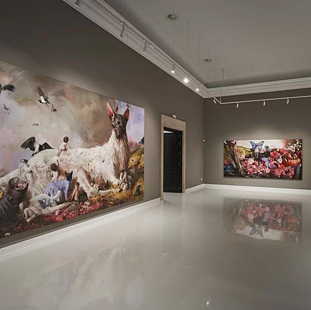 Imagen de la sala que acoge las pinturas del artista figurativo Guillermo Lorca.