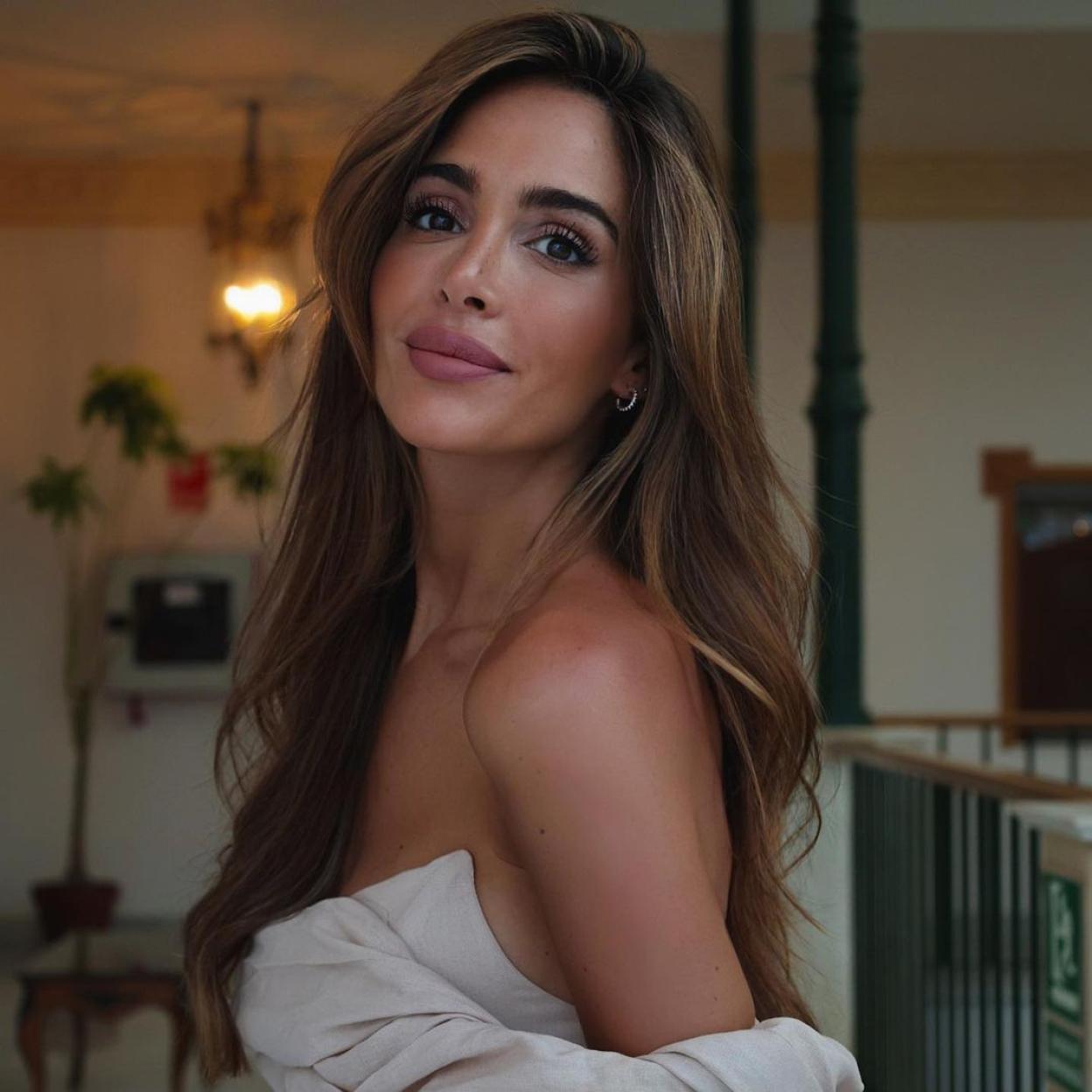 El bustier más bonito y elegante del low cost no para de agotarse porque es precioso y hace tipazo