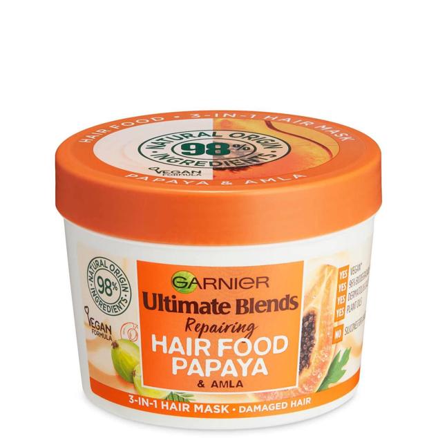 Ultimate Blends Hair Food Papaya 3-in-1 Damaged Hair Mask Treatment de Garnier es una mascarilla tres en uno que repara el daño y las puntas abiertas, mientras potencia la luminosidad, suavidad y fuerza de los bucles. Todo, gracias a una combinación de extracto de papaya, grosellero de la india y aceite de coco, super nutritiva e hidratante. Cómpralo aquí