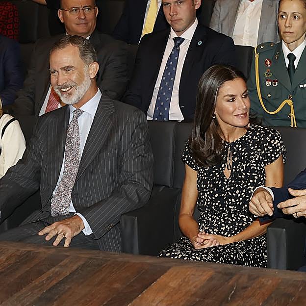 Los reyes durante el acto.