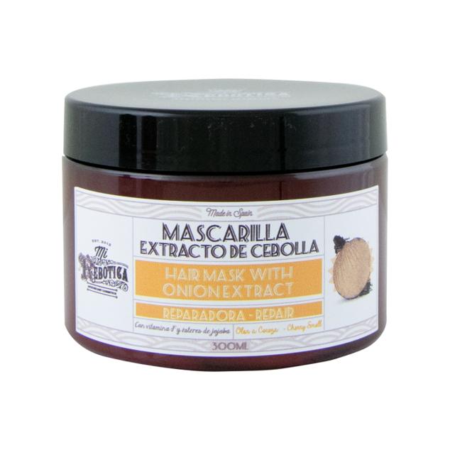 La Mascarilla con Extracto de Cebolla Reparadora es ultranutritiva y está pensada para proteger los cabellos dañados. Se recomienda utilizarla en cabellos teñidos o expuestos al sol gracias a su fórmula con extracto de cebolla, pantenol, ésteres de jojoba y vitamina F. (21,95 euros) 