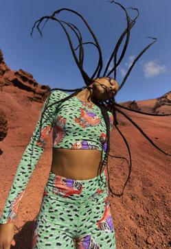 Imagen secundaria 2 - Algunos diseños de la colección de este verano para Roxy.