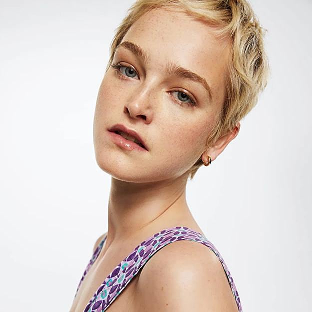 Imagen principal - El vestido estampado de Mango de rebajas que todo el mundo no para de comprar