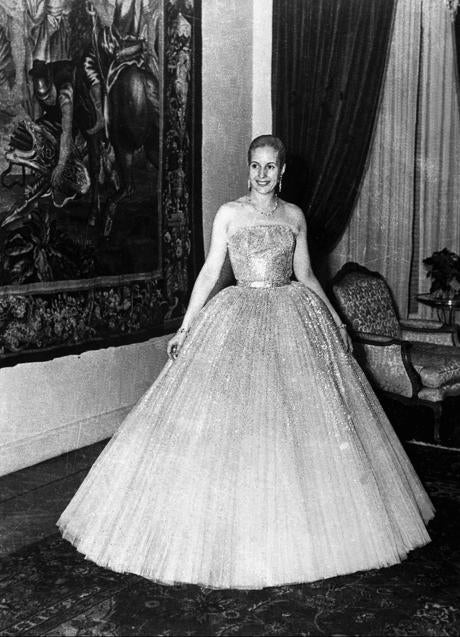 Imagen - Eva Perón con un vestido de Dior en una recepción oficial en Argentina. / GTRES