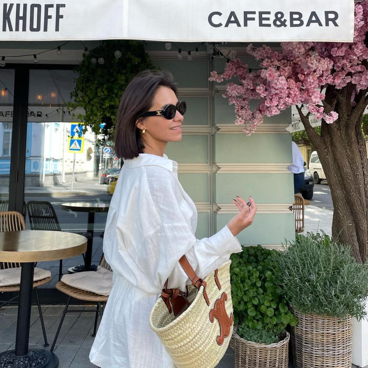 Hemos encontrado la falda midi más femenina y favorecedora del verano (y su precio es irresistible)