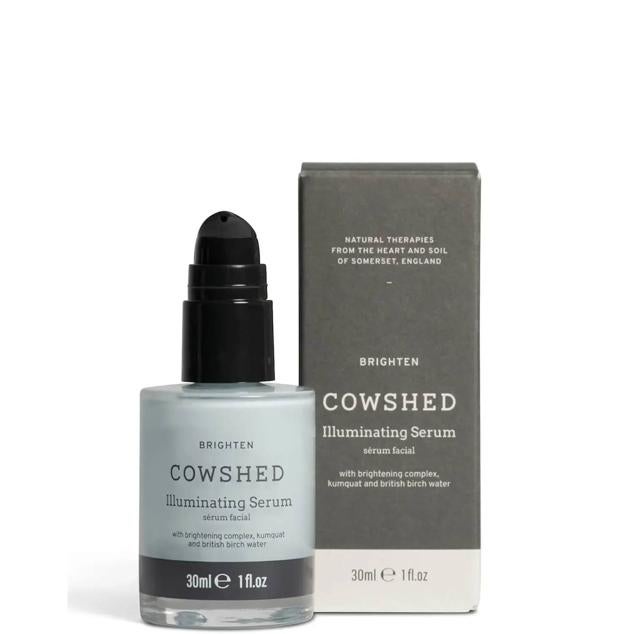 Illuminating Serum de Cowshed es una fórmula ligera, etérea y de rápida absorción que perfecciona y rejuvenece la tez con su efecto iluminador. Emplea una combinación vigorizante de salvado de arroz, raíz de regaliz iluminadora, raíz de malvavisco, kumquat para combatir el aspecto opaco y agua de abedul con aloe vera que hidratan, suavizan y calman la tez. Cómpralo aquí