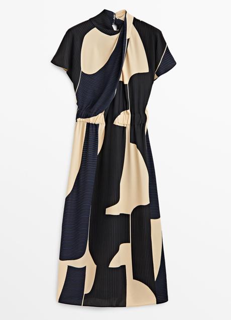 Imagen - Este es el vestido de Massimo Dutti que sienta como un guante y favorece a partir de los 40. 