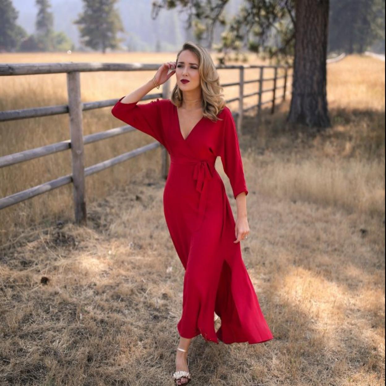 Los vestidos de fiesta más sofisticados están empezado a llegar a nuestras firmas favoritas. Y Mango tiene ya a la venta uno de los diseños más bonitos de la nueva temporada. Descubre otros diseños que están arrasando en estos momentos. 