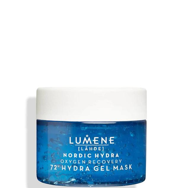 Nordic Hydra [Lähde] Oxygen Recovery 72h Hydra Gel Mask de Lumene proporciona una hidratación profunda durante 72 horas, a la vez que reoxigena la piel para reavivar el aspecto. Su fórmula en gel ultra concentrada, ligera, refrescante y muy agradable, contiene una mezcla de savia de abedul, arándanos, mora y agua de manantial pura del Ártico para reponer la frescura, tersura, tonicidad, resplandor y firmeza. Cómpralo aquí