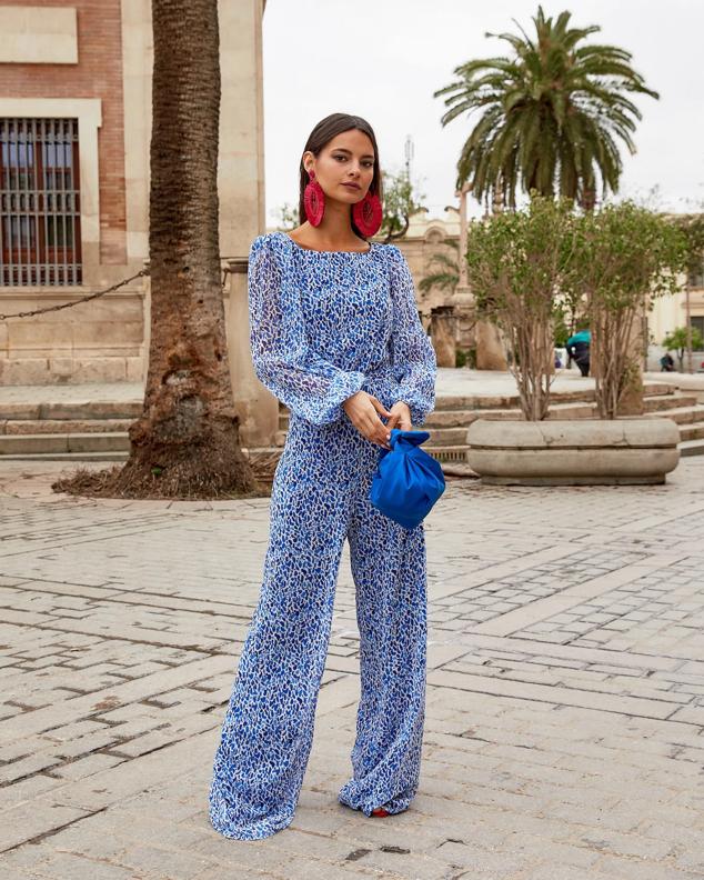 Mono confeccionado en tejido de gasa y con escote cuadrado. Un diseño fresquito y cómodo para el día a día. Es de Lady Pipa. Precio: 169,95 €.