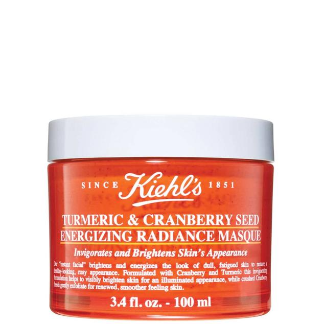 Turmeric & Cranberry Seed Energizing Radiance Masque de Kiehl’s es una mascarilla con acción instantánea que devuelve la energía y luminosidad al rostro, combatiendo la fatiga, el tono desigual y el aspecto opaco. Su fórmula está enriquecida con cúrcuma, extracto de arándanos, vitamina C, aceite de jojoba y extractos energizantes como el eucalipto o la menta. Cómpralo aquí
