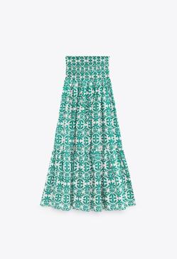 Imagen secundaria 2 - Tenemos nueva versión de la falda midi más elegante de Zara que arrasó el año pasado