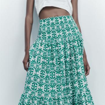 Imagen secundaria 1 - Tenemos nueva versión de la falda midi más elegante de Zara que arrasó el año pasado