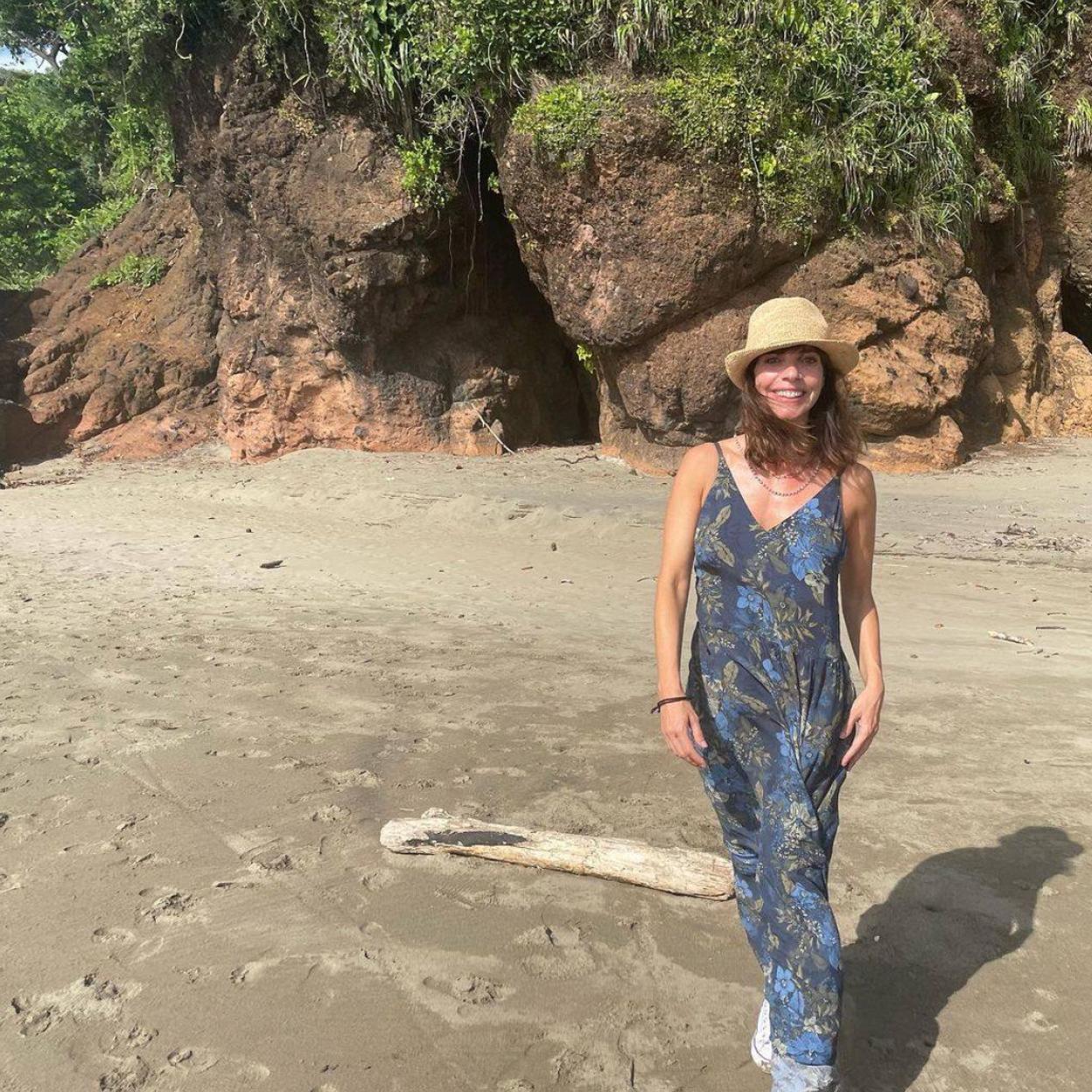 El vestido de Maribel Verdú es fresquito, ponible y favorecedor