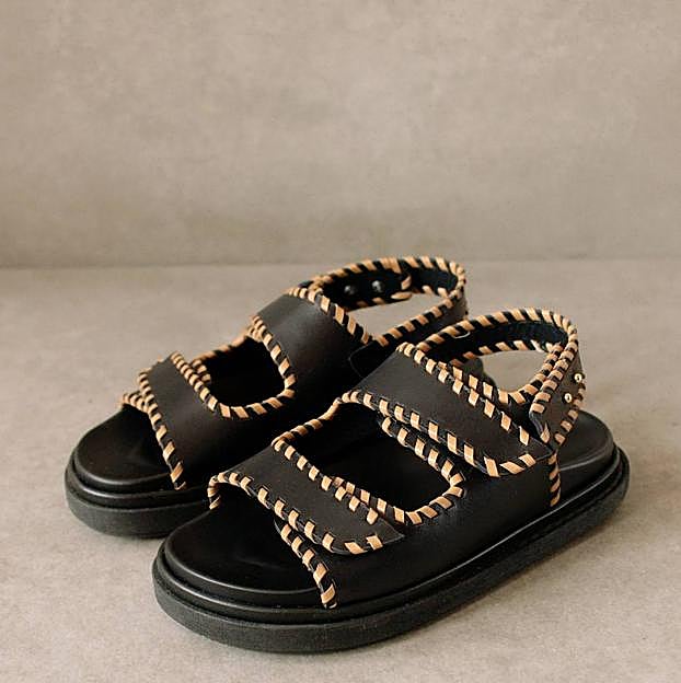 Imagen principal - Estas son las sandalias made in Spain rebajadas y  favoritas de las influencers que arrasan este verano