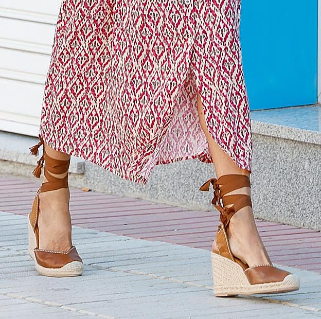 Las alpargatas de Uterqüe de la reina Letizia.