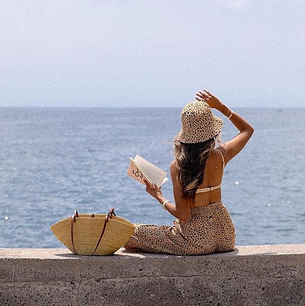 Estos son los seis libros más entretenidos para leer sin complejos este verano 