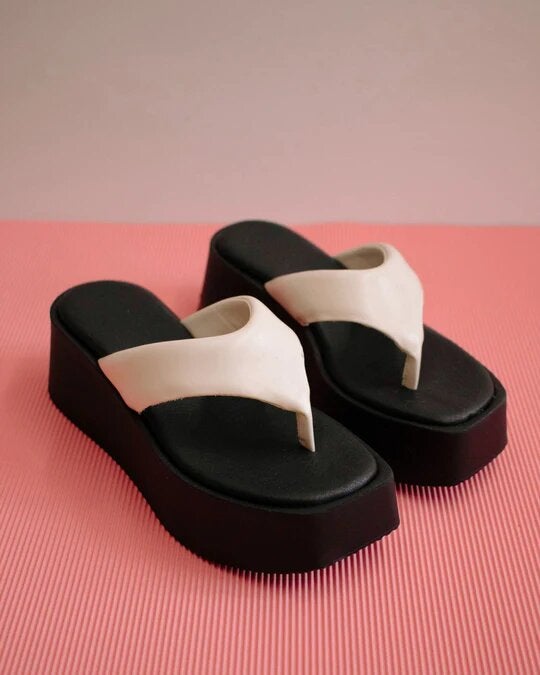 Comodidad por encima de cualquier cosa. La plataforma no es muy alta, pero son igual de favorecedoras y permiten un resultado muy relajado, urbano y bohemio que podrás combinar con toda clase de prendas. Precio: 67,15€.  Cómpralo aquí