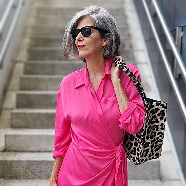 Hemos encontrado en Zara el vestido camisero que lo tiene todo: rejuvenece a los 50, es tendencia y favorece muchísimo