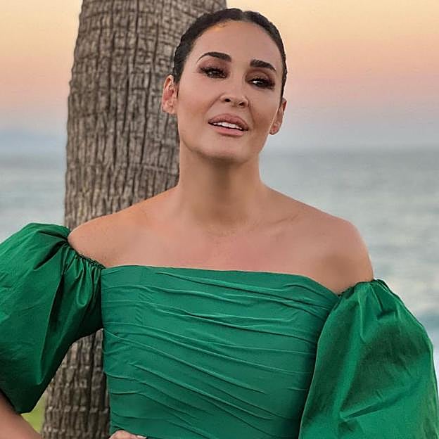 Vicky Martín Berrocal copia a la reina Letizia y se une al naranja con un vestido que puedes comprar en Zara