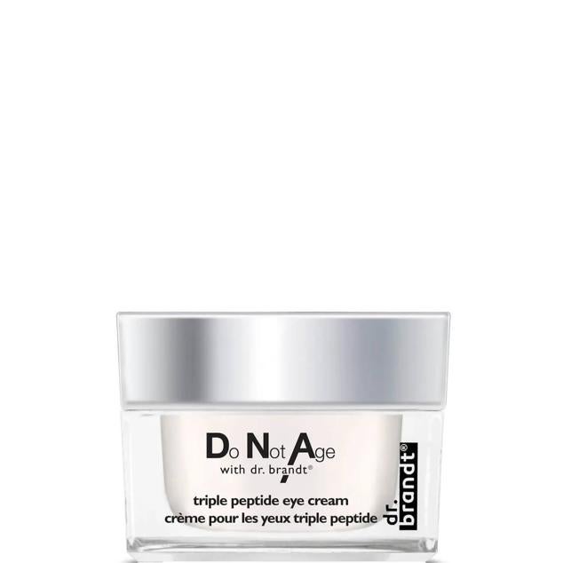 Do Not Age Triple Peptide Eye Cream de Dr. Brandt se trata de un contorno de ojos que disminuye bolsas, líneas de expresión y ojeras a través de su fórmula mágica revitalizadora. Contiene polipéptidos de vitamina C, oligopéptidos y argireline, fosfolípidos, ceramidas, cafeína y manteca de karité.