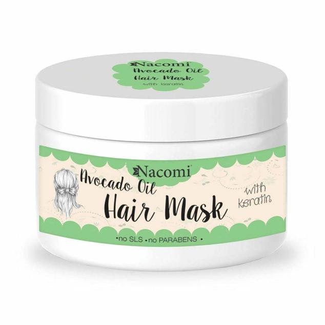 Avocado Oil Hair Mask de Nacomi proporciona un tratamiento profesional en cuestión de hidratación y acondicionamiento. Nutre con intensidad, despierta la luminosidad, deja los mechones sedosos, mantiene a raya el encrespamiento, incrementa la elasticidad y refuerza. Todo, mediante su fórmula con aceite de aguacate, queratina hidrolizada, pantenol y aceite de ricino.
