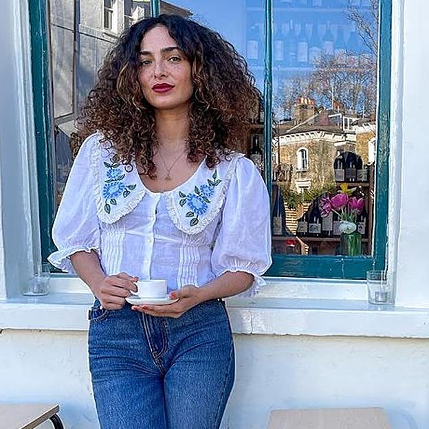 Este gel de rizos apto para el método curly se agota sin parar porque define sin apelmazar y quita el encrespamiento