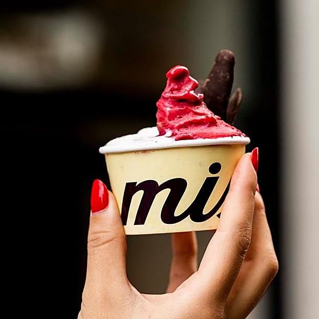 Helados naturales, artesanos y refrescantes, Mistaura es uan heladería digna de ir a visitar por su interiorismo todo de rosa.